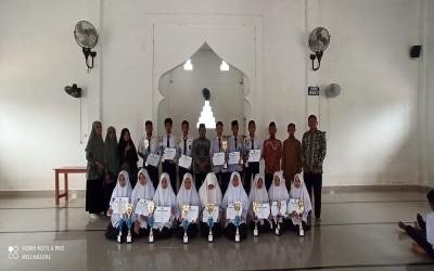 Semangat Terus Berprestasi! MTs Nurul Hikmah Bagikan Rapor dan Penghargaan Semester Ganjil 2024/2025